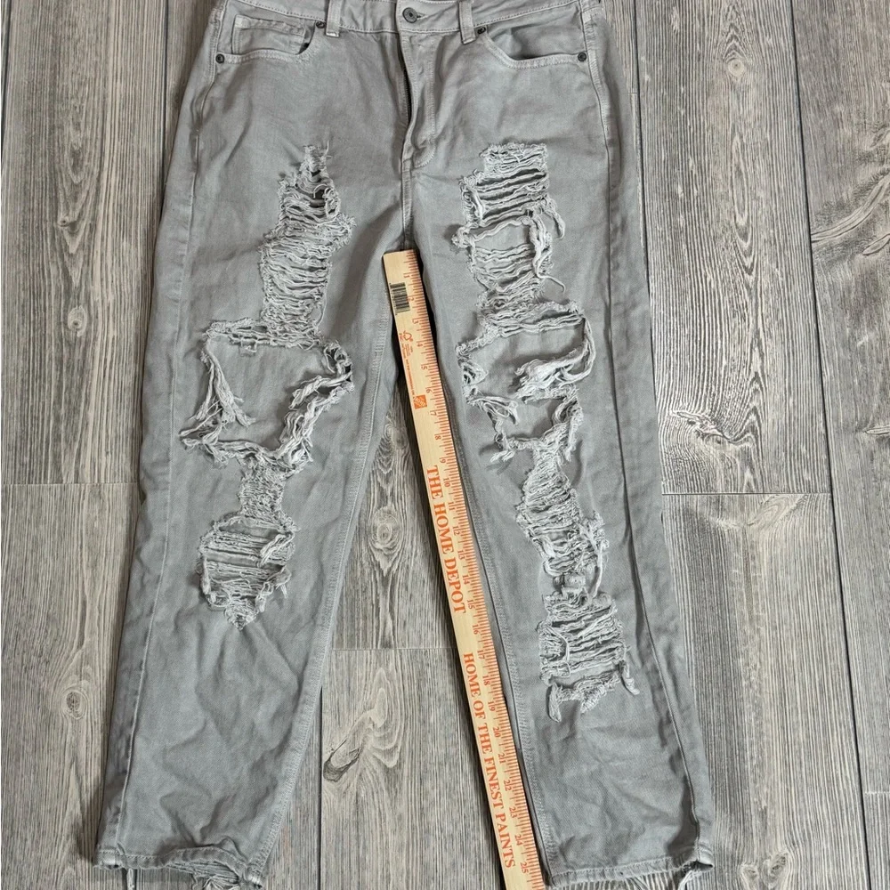 America Eagle Distressed Mom Jean Size 14 Gray Color Gently Used Condition - Picture 4 of 9
